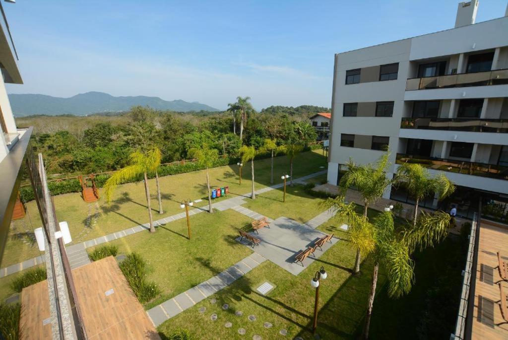 Apartamento Em Resort Na Cachoeira ฟลอเรียนอโปลิส ภายนอก รูปภาพ